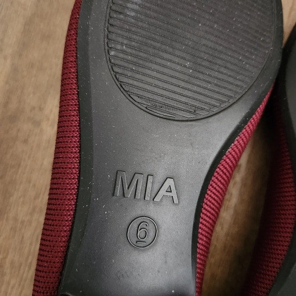 MIA Burgundy Pointed Flats - Picture 8 of 9